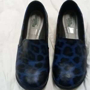 Landau nursing shoe size 10